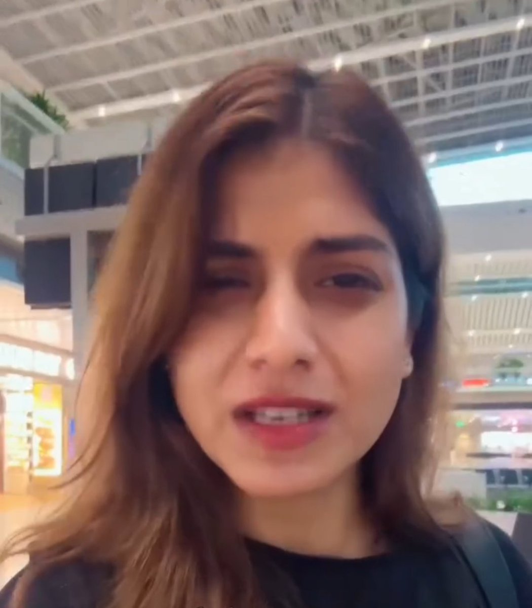 Bhumi__M026's tweet photo. A woman booked a Rapido cab to Terminal 1, and the app showed a fare of ₹353. 🚕✈️

Before starting, she asked the driver if ₹353 was the final fare.

The driver said there would be an additional ₹200 “departure” charge, explaining that drivers can be charged if the vehicle takes too long to exit the airport.

The passenger’s question was simple:

If there is any airport-related extra charge, shouldn’t passengers be informed about it before the ride begins?

Clear pricing upfront could prevent unnecessary arguments between passengers and drivers.

What do you think—should such charges be clearly shown on the app before booking? 🤔