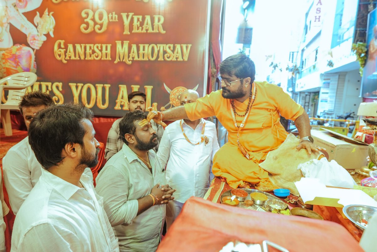 SuryahSG's tweet photo. Attended the Vinayagar Chaturthi worship program grandly organized by the BJP Youth Wing in Sowcarpet, Chennai, along with State Youth Wing Secretary Thiru. Akhil Kumar.

சென்னை சௌகார்பேட்டையில் பா.ஜ.க இளைஞரணி சார்பாக விநாயகர் சதுர்த்தி வழிபாட்டு நிகழ்ச்சி மிகச் சிறப்பாக நடைபெற்றது. இந்நிகழ்வில் பங்கேற்று, விநாயகப் பெருமானை தரிசித்து வழிபாடு செய்தேன். மேலும், மாநில இளைஞரணி செயலாளர் திரு. அகில் குமார் உடனிருந்தார்.