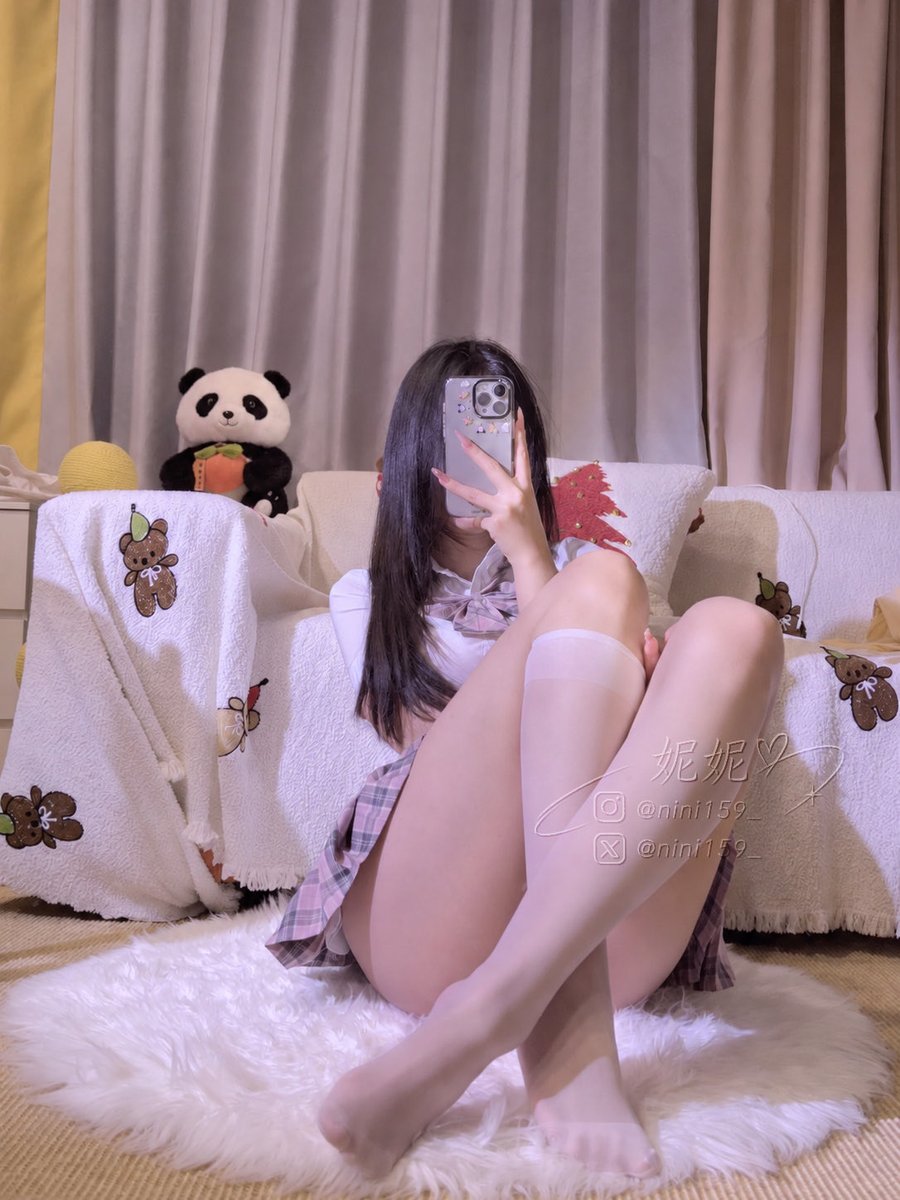 nini159_'s tweet photo. 到底怎麼拍照腿看起來比較細
每次看起來腿都超粗的… https://t.co/hopYDcxjfk