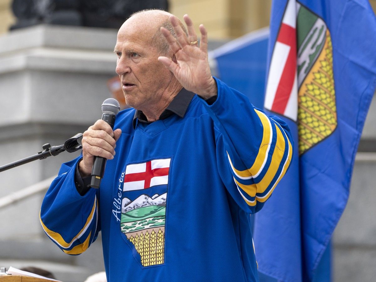 calgaryherald's tweet photo. Bell: Angry Alberta separatists now on the warpath against Danielle Smith https://t.co/KQj404dG1z https://t.co/5xElqICNSz