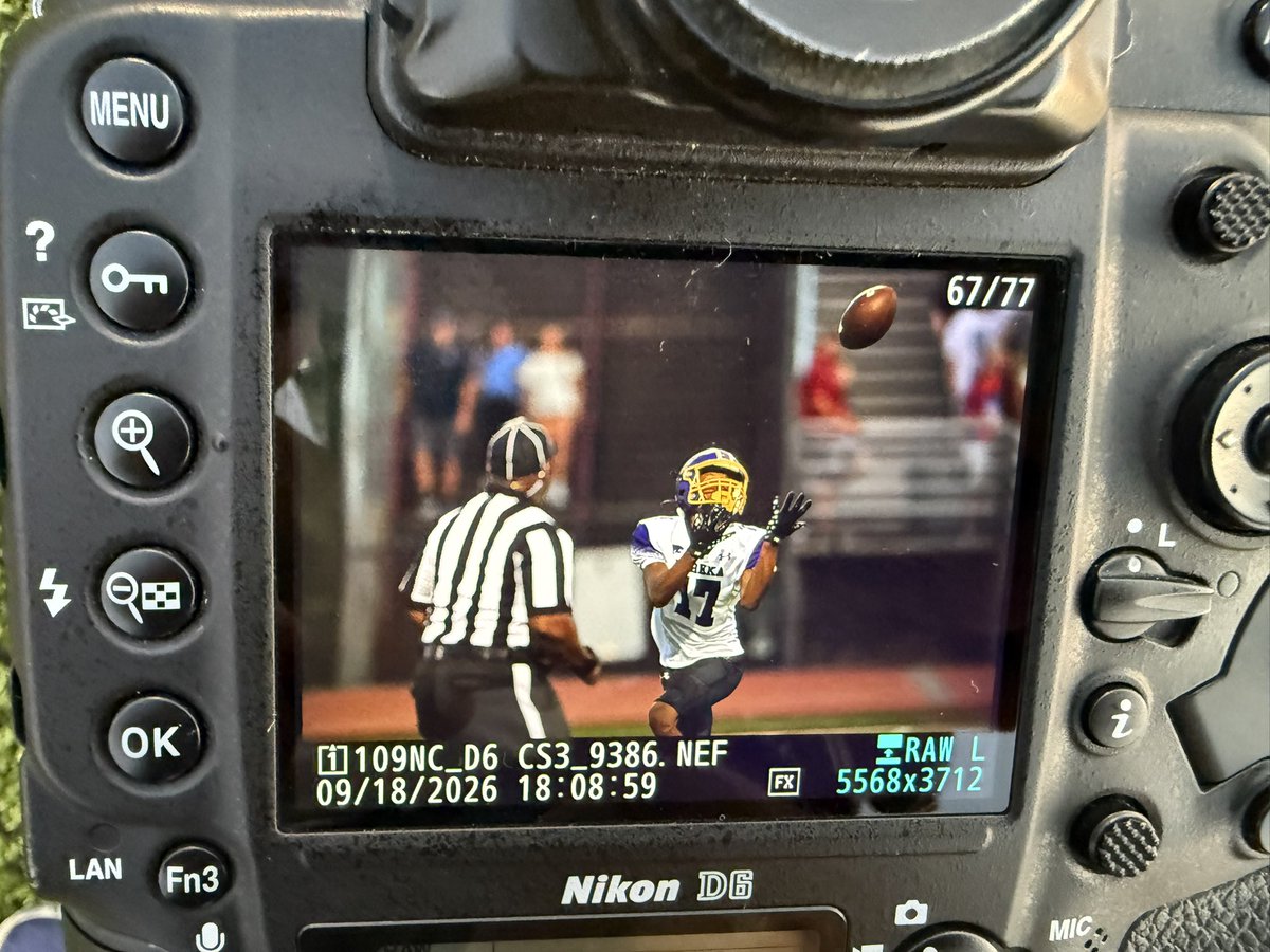 CheapSeatsPhoto's tweet photo. Final
@EurekaFootball - 22
@RSHS_Football - 7

@EHSActivityDir @EhsFbBoosters @sink_corey @b_pearson @myleaderpaper @hssportscaravan
@STLhssports @GSV_Acct @MoScoreboardGuy
@missouri_sports https://t.co/52Vrc1jdBd