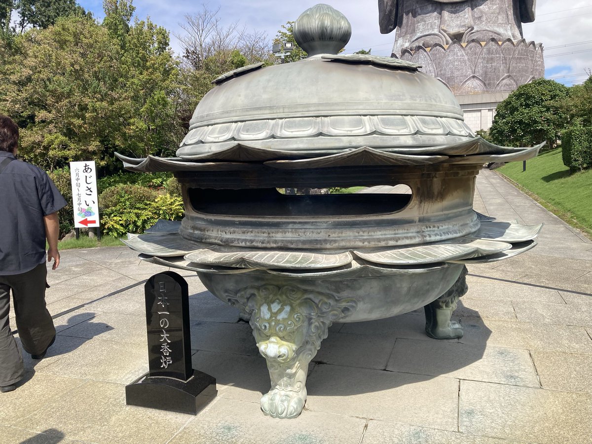 tukuyomi1207's tweet photo. 10年程前遠くから見た事しかなかったんだよねー。
牛久大仏本当にデカいんですねー。
高炉まで日本一のデカさ。
そして、お釈迦様じゃなくて、阿弥陀様なんだね。
#牛久大仏 https://t.co/tw5PgGNb8e
