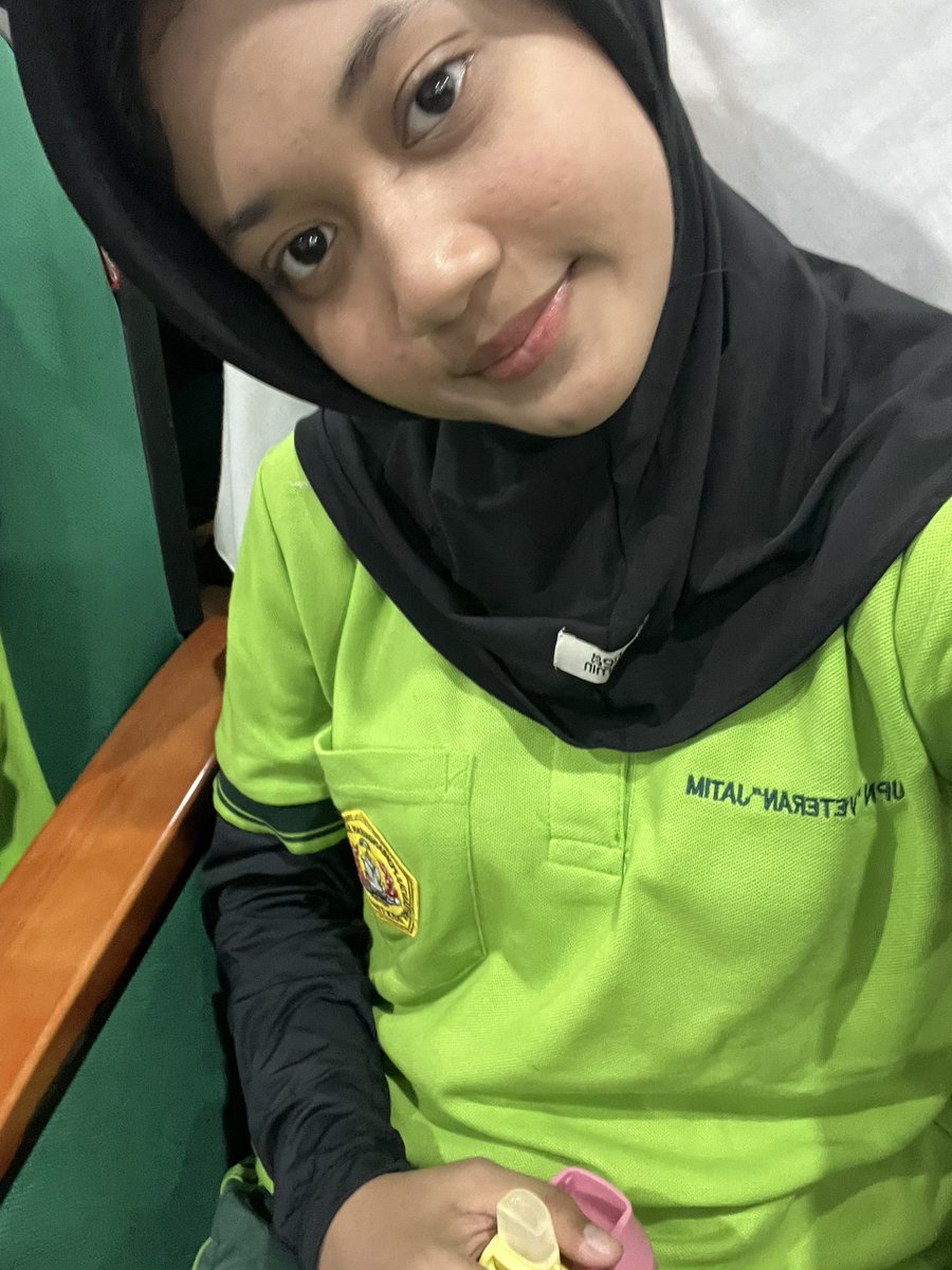 good4ruuu's tweet photo. yang bilang stabilo, green screen, jaket gojek grab, tukang parkir fix hatters💜😌 https://t.co/UyraD6QOfh