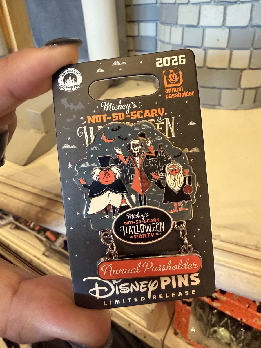 mickeynet028's tweet photo. ハロウィンパーティー限定ピン！

1枚目４種類 24.99ドル
2枚目ゴースト 21.99ドル
3枚目４種類 21.99ドル

#MNWDW #WDW #2026Sep #WaltDisneyWorld #ディズニーワールド #ウォルトディズニーワールド 
#マジックキングダム #MagicKingdom 
#MNSSHP #ノットソー #ディズニーハロウィン https://t.co/oD1FYrmuLB
