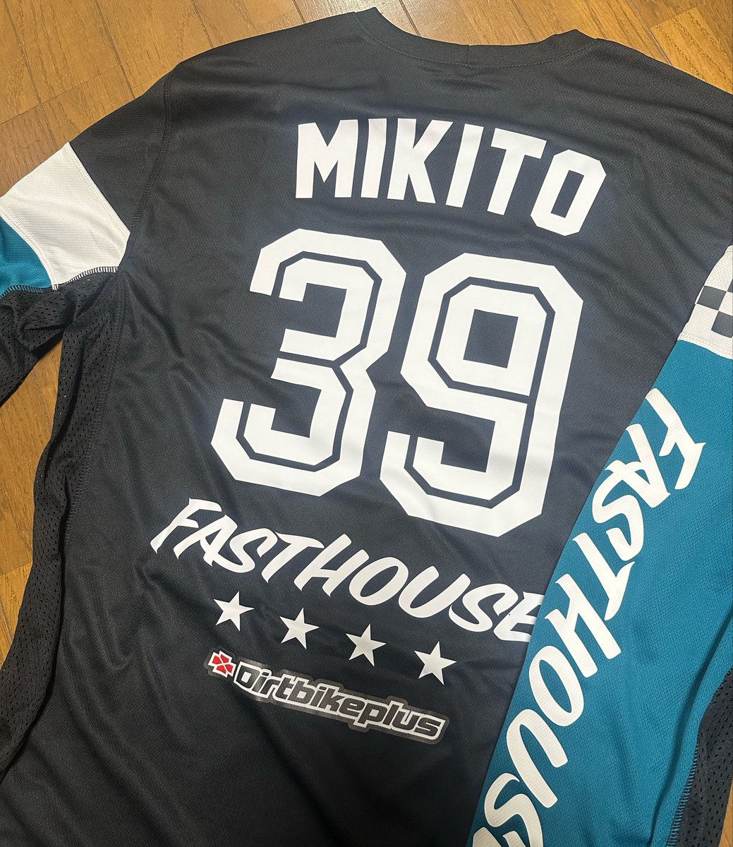 rusia7fd3s's tweet photo. 夜勤明けて家に戻ったら
良いもん届いてた👍
#Dartfreak
#にゃんばちゃんとお揃いだぜ🐱 https://t.co/hFzPIdkrjE