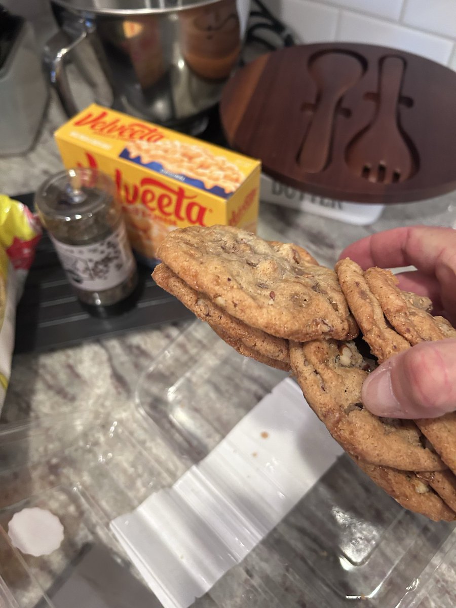 hptxtoon's tweet photo. @TomThumb_Stores thanks for the $5 cookie conglomerate. Well worth it. https://t.co/Gj0z7cNkOX