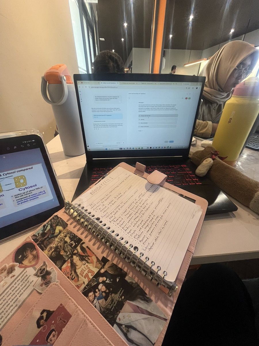 good4ruuu's tweet photo. dari jam 1 siang sampe jam 11 malem, apa gue bilang materinya ga kelar kelar, gue yang kelar, #apaygkitakejardiduniaini #fk https://t.co/6kzTCIsndh