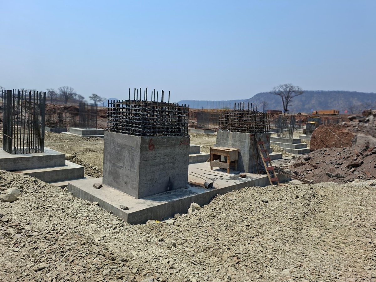 HuniPrince's tweet photo. #SpecialEconomicZones delivering tangible results! #HwangeColliery's new #640MW #ThermalPowerPlant project in #MatNorth highlights the power of #ValueAddition & #JointVentureInvestments. Phased rollouts are driving #IndustrialGrowth & bolstering #EnergySecurity. @Zim_Vision2030 https://t.co/xcyBXE8uaA