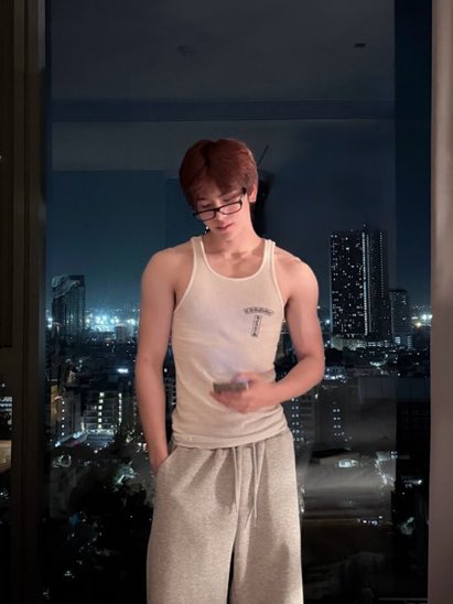 salone__'s tweet photo. jujur gak kuat dengan santa modelan gini anj😭😭😭😭💗 https://t.co/7xG0z8XUb7