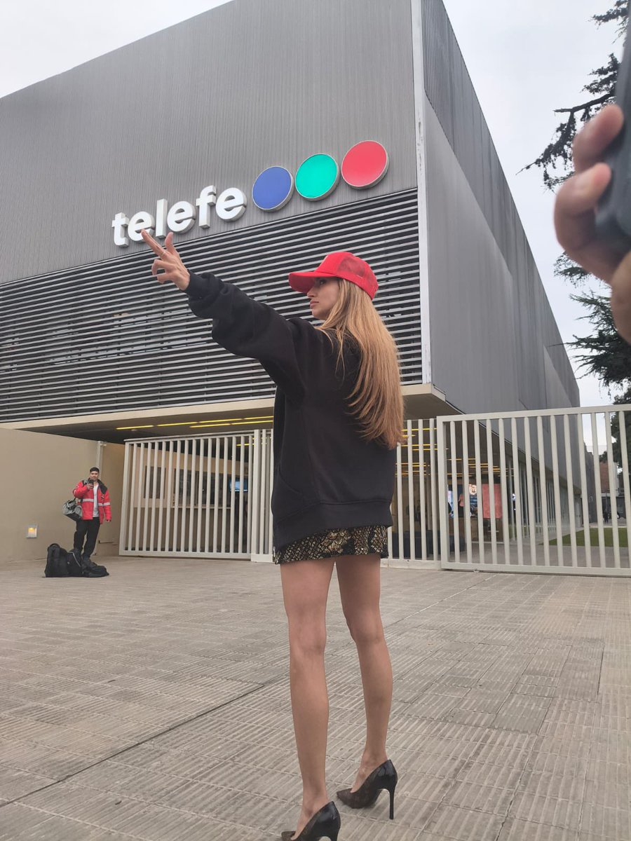 abrahamcore's tweet photo. solange con gorra si a todo https://t.co/nU5HB0i5N1