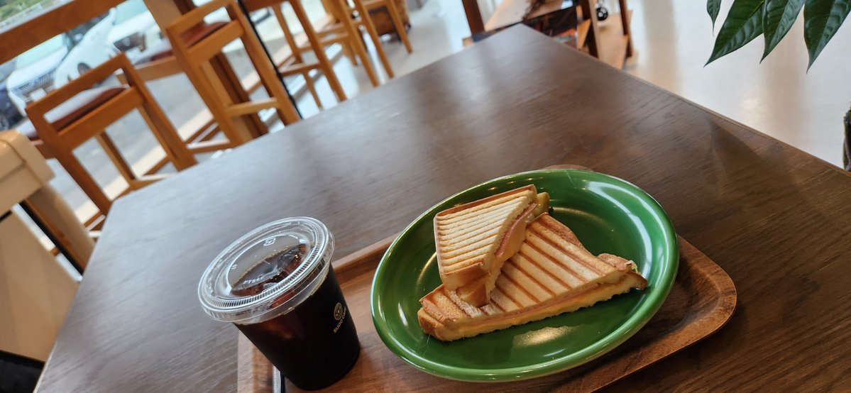 naruvitz's tweet photo. 毎年恒例、 #SUGOcafe にて優雅に朝飯
トーストうまっ
 #SUGO  #菅生 https://t.co/rPk9kcSjmX
