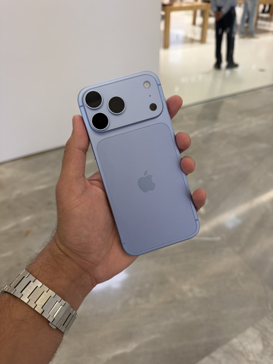 immasiddx's tweet photo. If you’ve ordered the Burgundy or Black 18 Pro, cancel it and get Glacier instead.

It is SO MUCH better. 😭 https://t.co/Z9sFh39m1t