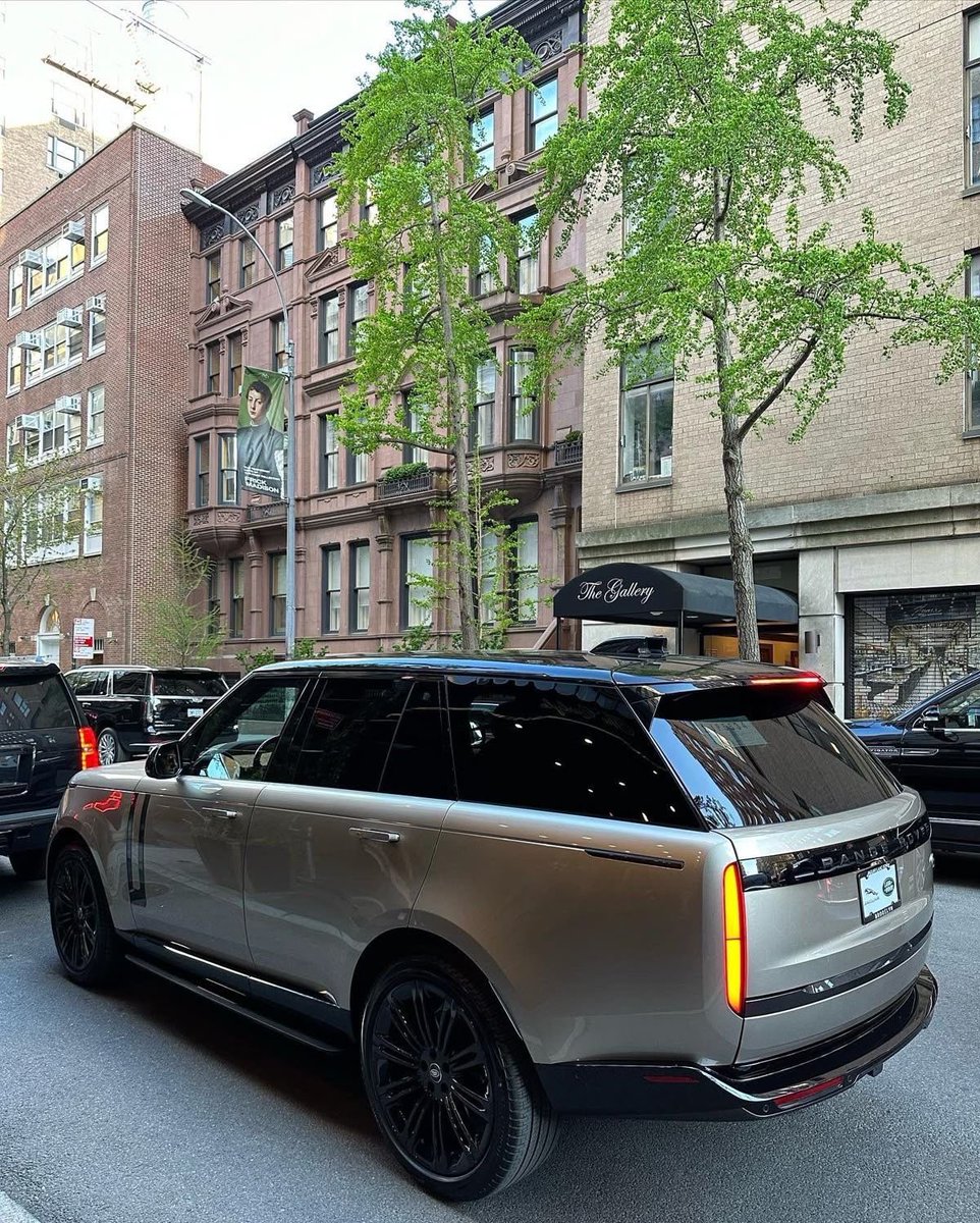 wtfay0's tweet photo. something about suv’s https://t.co/WZqjk0NbTQ