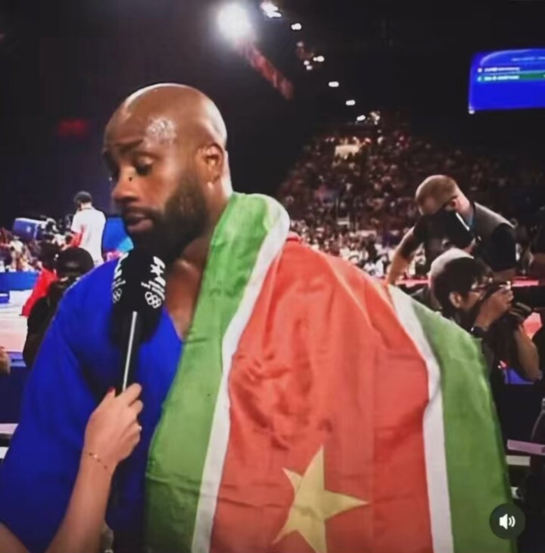 Mad___Centurion's tweet photo. "Il a porté le drapeau tricolore si haut que dénier sa nationalité française est indécent et insupportable".

Aux derniers JO, il a célébré sa victoire avec le drapeau d’un mouvement indépendantiste  antifrançais (UPLG) et l’a brandi de nouveau à son retour en Guadeloupe. https://t.co/mIVQacxndQ
