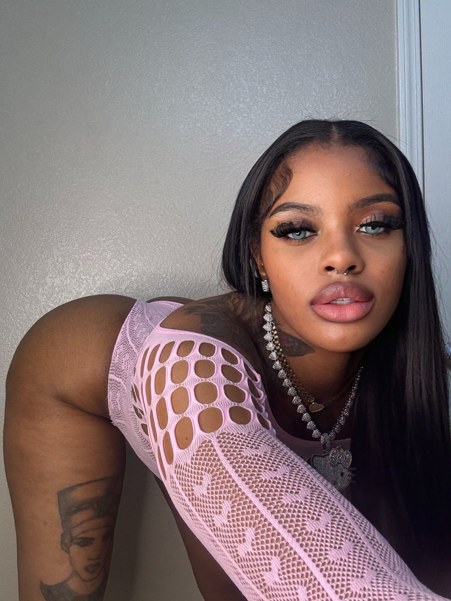 Arioceann's tweet photo. Backshots or missionary ☺️? https://t.co/6ikVUwyHEK