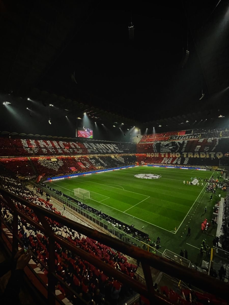 MilanXtra's tweet photo. 🏟️❤️🖤 | San Siro turns 𝟏𝟎𝟎 (!) TODAY. 

The iconic home of #ACMilan opened its doors on 19 September 1926.

A century of history. A century of memories. What a place. 🥹🏟️ https://t.co/48VwcfgvKr