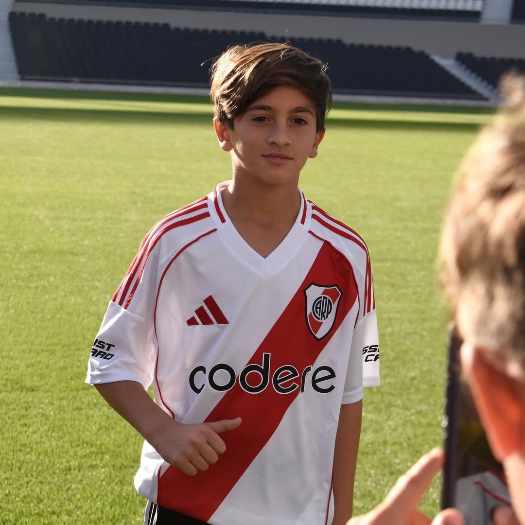 Joacmillo's tweet photo. Hincha de River como toda la familia Messi. https://t.co/30sfIj9Vw1