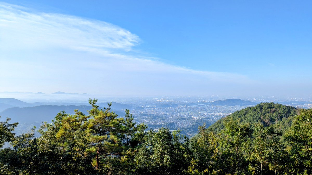 maru9939a's tweet photo. おはようございます☀
今朝はいつもの里山歩いています🥾
久しぶりに週末いい天気ですね♫ https://t.co/wNBfFhRr9a