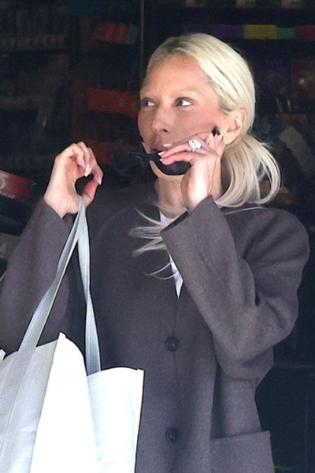 gagasourcelgs's tweet photo. MÃE! Lady Gaga fazendo compras no mercadinho de Mill Valley, Califórnia (agosto de 2026). https://t.co/I7jiMoUtwQ