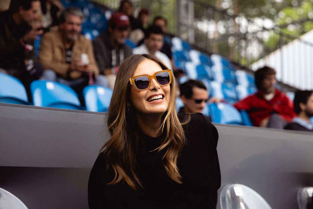 spopenoficial's tweet photo. SHE'S HERE 🤩

Maria Sharapova is in the house! A lenda do tênis feminino curtiu os jogos do dia aqui no SP Open. ♥️

📸: Peter Wrede/SP Open https://t.co/Ml3dhTY3R4