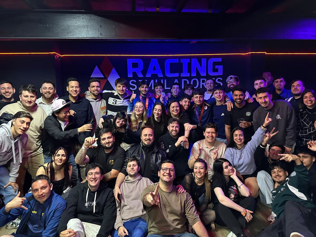 alfonavellaneda's tweet photo. ESPORTS SURAMÉRICA 
🇺🇾🇦🇷🇨🇱🇨🇴🇵🇪♥️

Que experiencia de la puta madre https://t.co/DkbaZOjywq