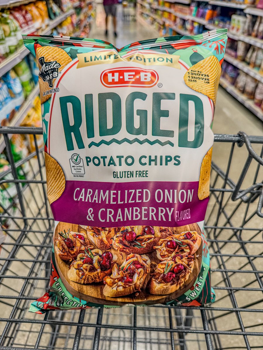 CrystalStayCool's tweet photo. New flavors from @HEB, not gonna lie I’m a little scared for the chicharrones 🥔🍎🍂😅
#HEB #SATXFood https://t.co/MAXXpDnLDH