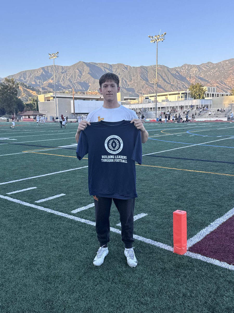 NFFSGV_Pasadena's tweet photo. Congratulations to La Canada QB 
Joe Bell for being selected as the 
NFF SGV/Pasadena Chapter Offensive POTW. @SGVNSports @coachmark_48 @tspeterson40 @LCanadaFootball https://t.co/B4mFUCJKQb
