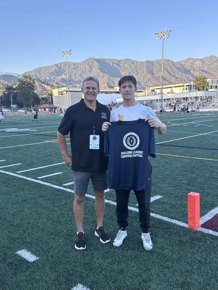 NFFSGV_Pasadena's tweet photo. Congratulations to La Canada QB 
Joe Bell for being selected as the 
NFF SGV/Pasadena Chapter Offensive POTW. @SGVNSports @coachmark_48 @tspeterson40 @LCanadaFootball https://t.co/B4mFUCJKQb