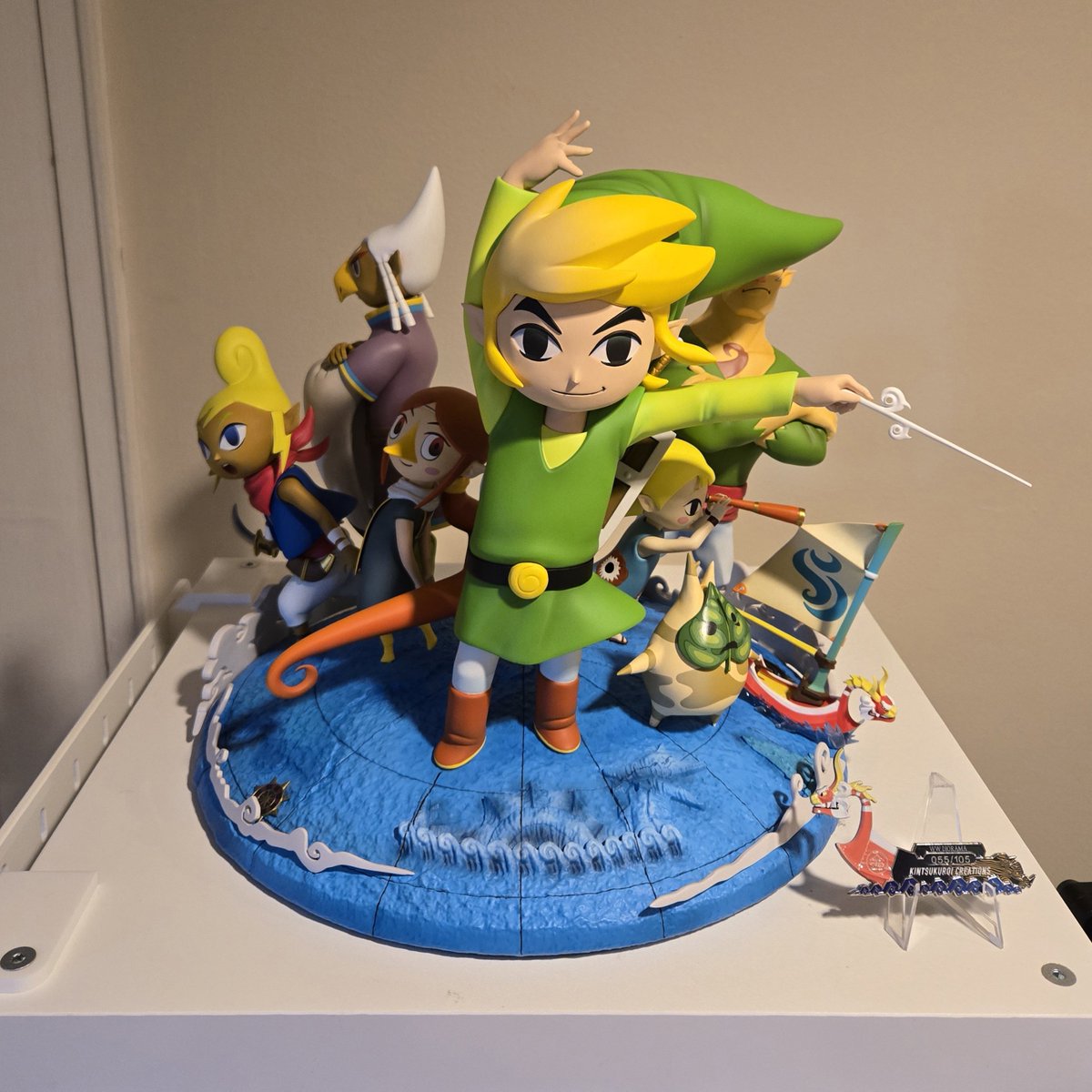 Kai_Texel's tweet photo. Tfw you drop $800 on a statue just for the guy all the way in the back 🎀💖✨️ https://t.co/UyCpLRxllG