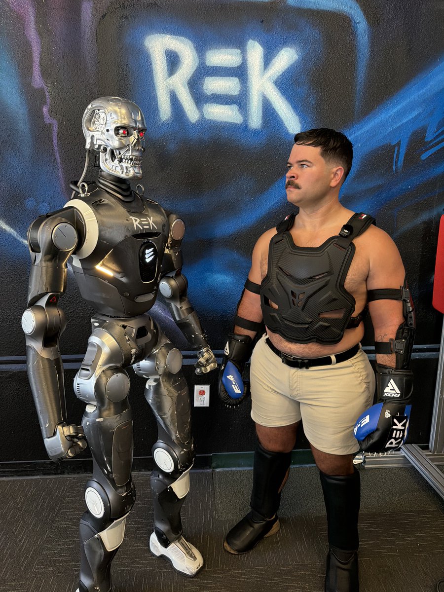frankie_lapenna's tweet photo. @cixliv Humans have been the apex predators since the dawn of time. Tonight we find out if we still are. https://t.co/Aus1BI0BMZ