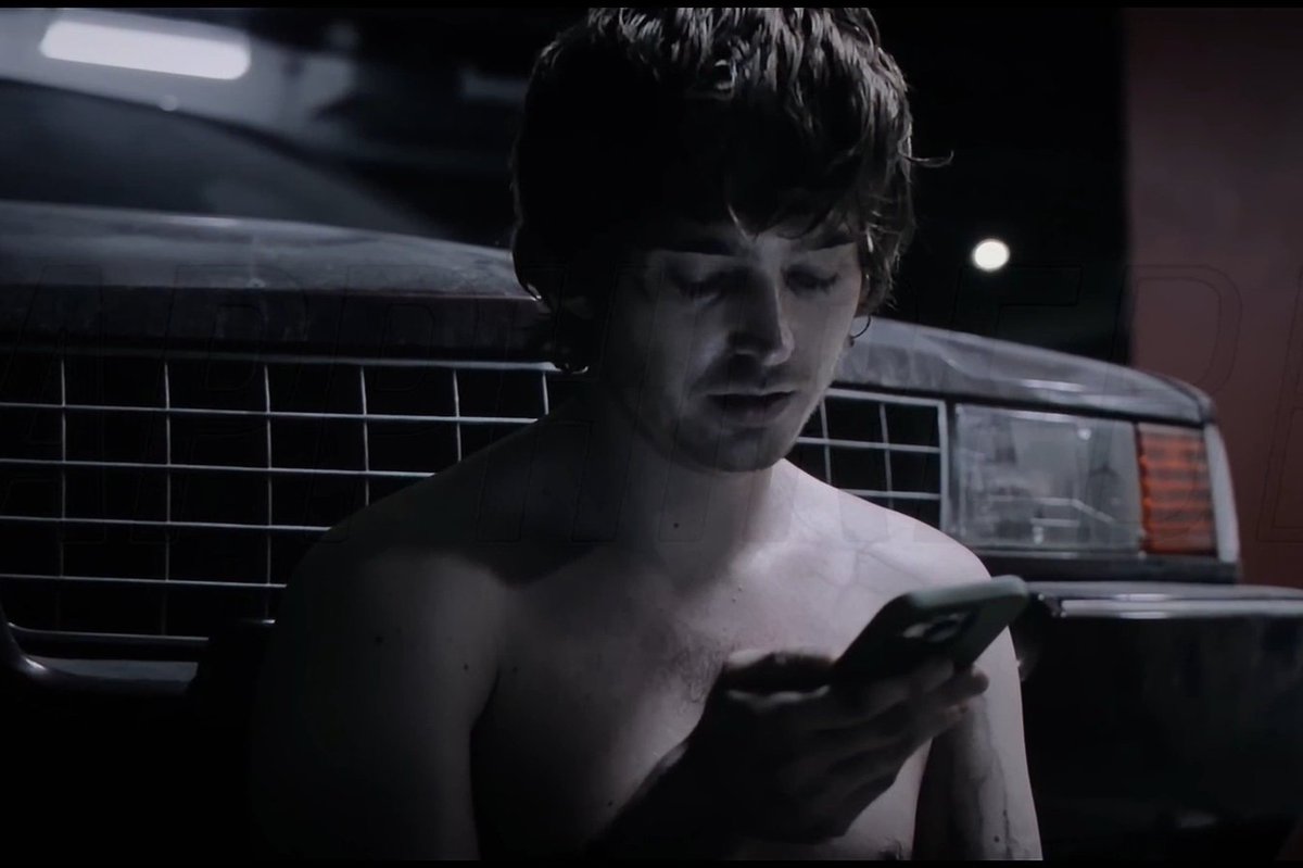 VVell0bviously's tweet photo. austin abrams shirtless on resident evil https://t.co/BQzlgdJoNl