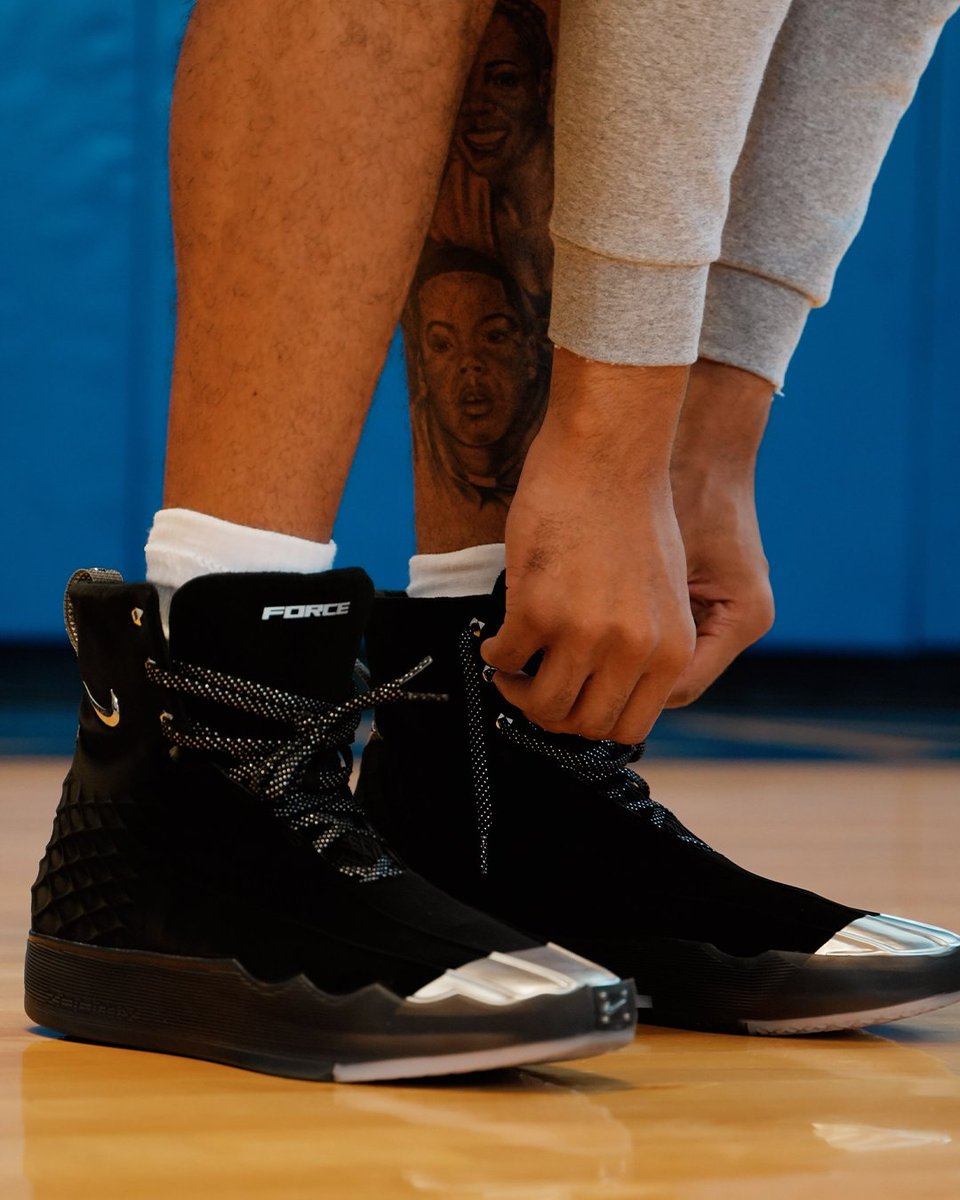 ComplexSneakers's tweet photo. Kansas Jayhawks’ freshman Tyran Stokes gives us a first look at a new Nike basketball model in a low and high-top, Stokes signed an NIL deal with Nike in October 2025.

📸: (IG) _thetyranstokes https://t.co/rrXemCktxp