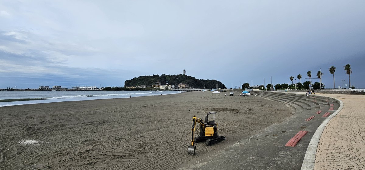 shonanheaven's tweet photo. 今朝の江ノ島東浜 https://t.co/LEr3RQMd2b