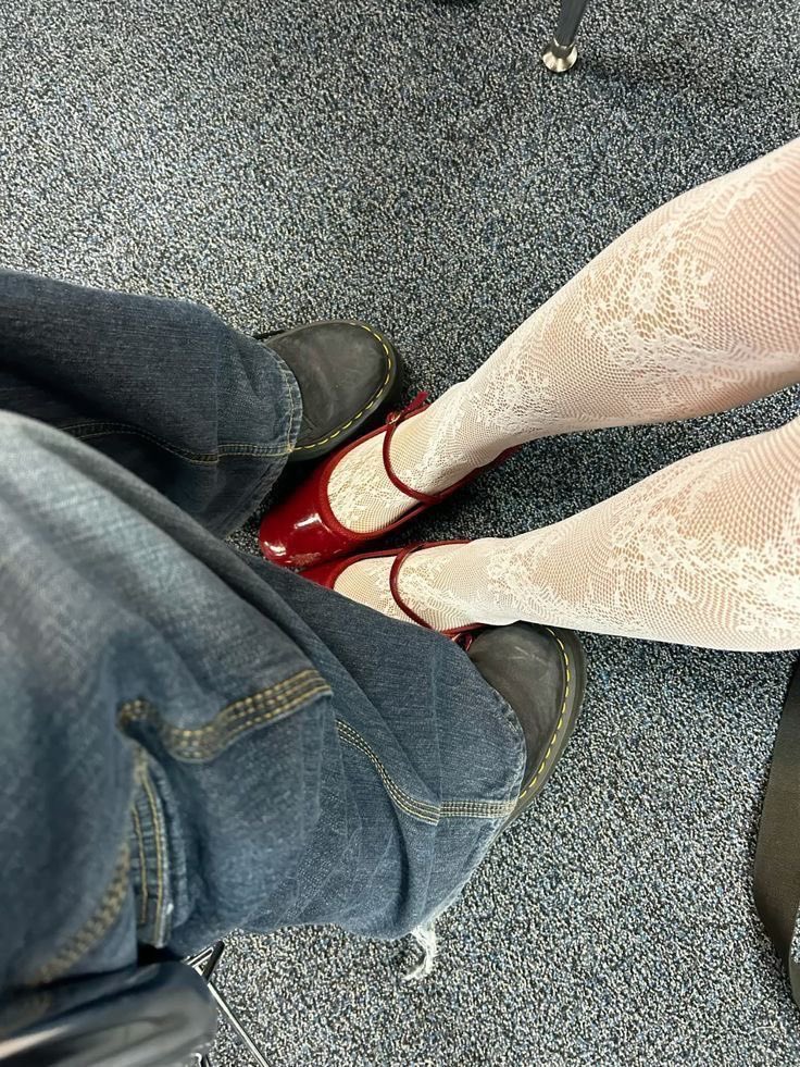 lunarfemmme's tweet photo. me nd her (,,>﹏<,,) https://t.co/IZEdi3Ni69