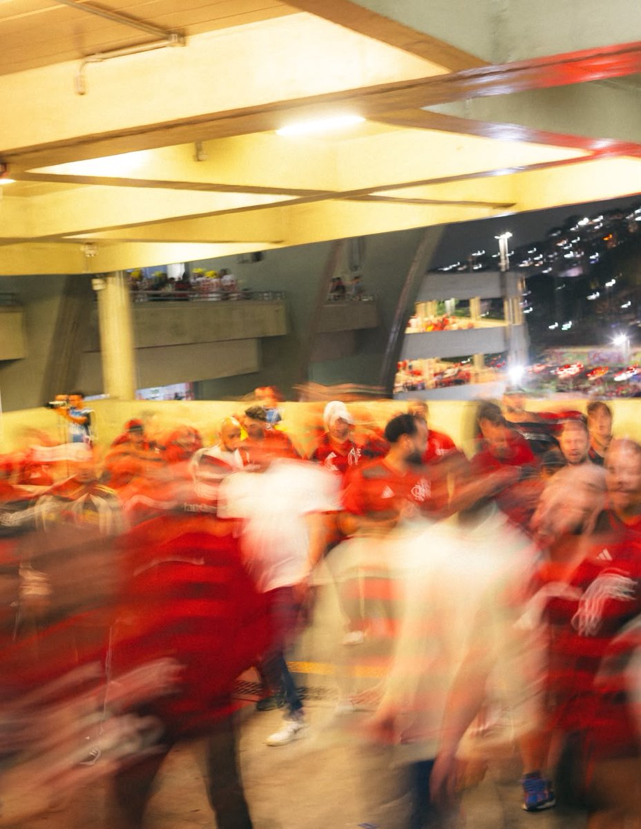 Flamengo's tweet photo. Amor maior não tem igual. Domingo, jogaremos juntos no Maraca mais uma vez! VAMOS, FLAMENGO! ❤️🖤

🎫 Garanta seu ingresso em https://t.co/nqvOZwfkTz https://t.co/W7oIJzlc36