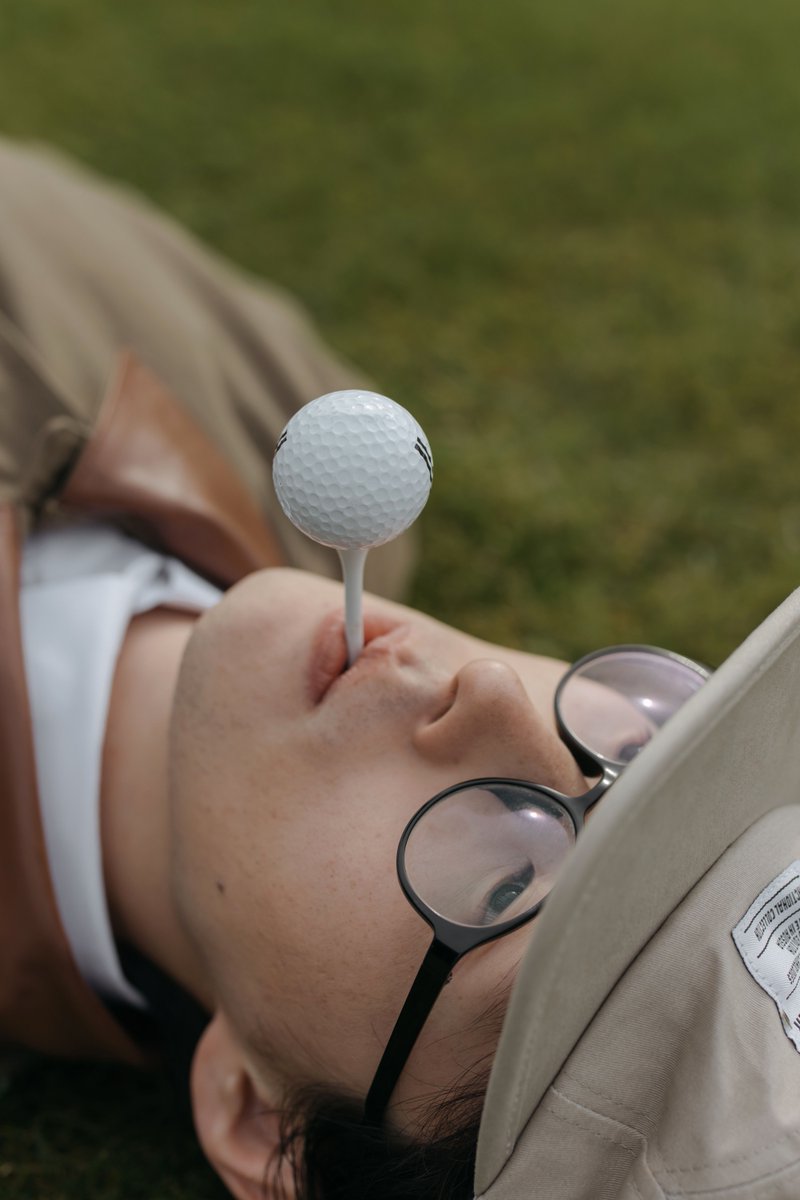 Agp1tl's tweet photo. After work, I was near the juniper hillside for walking with body checks. Palmetto fragrance and hawthorn bark were around me. My sage umbrella, blue waistcoat, and cream mitt were there too. I felt present and alert. #ActiveGolf #JuniperHillsideGolf https://t.co/sMKifyFTXP