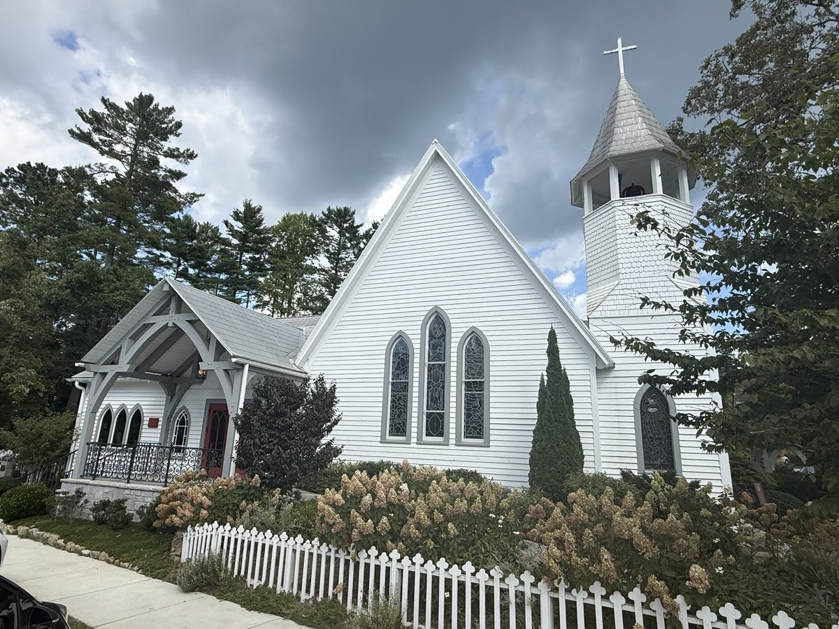 skirkpatrick74's tweet photo. Stunning church in Highlands, NC. Walkable, shoppable downtown — great experience today. https://t.co/9n2oqAi3hW