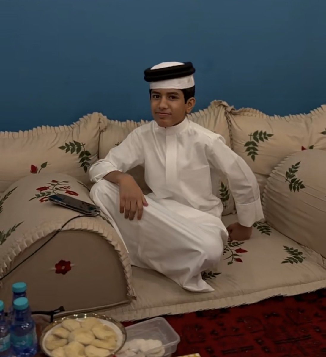 12_00m's tweet photo. والله ياوليدي اني خلصت الحب كله عليك من هذا المنبر اعتذر لاطفالي المستقبلين على قل الحب اخذه احمداني ❤️🌹
#احمد_قزيع_السهلي https://t.co/bJBAucF8UW