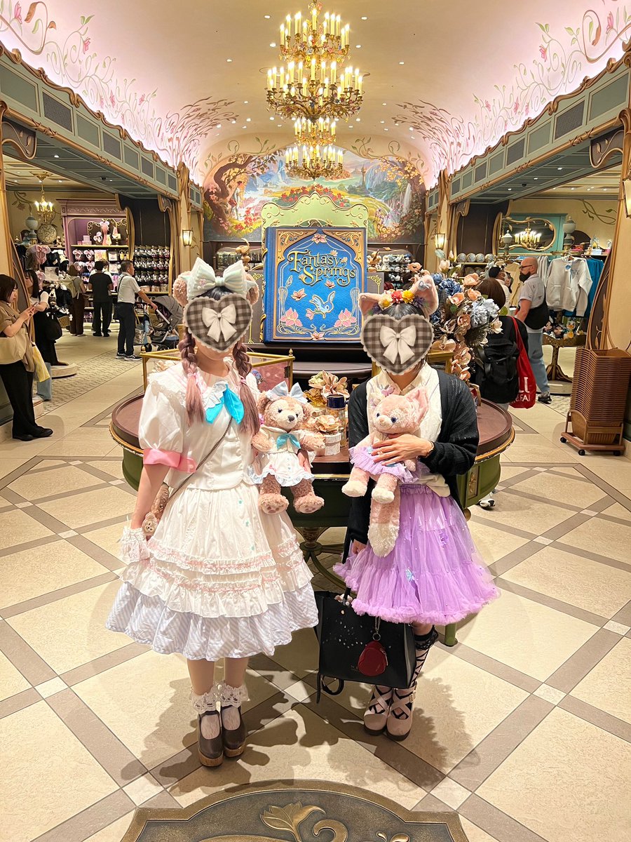 KanariaNoa's tweet photo. 初Dハロ🎃
擬人化リーナちゃんになってきました！
お衣装は2023年のもの！
妥協の産物のリーナとクオリティにこだわりまくったシェリーメイ！
来年は何をやろうかしら？
もう１回いきたいけど、無理ぽよ笑
#Dハロ 
#Dハロ2026 https://t.co/E3k9Hs8LLG