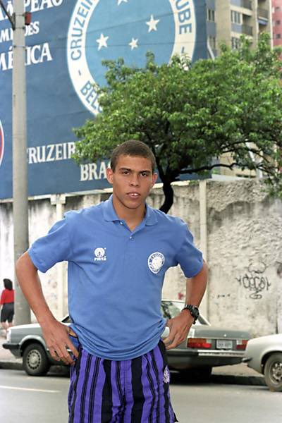 futnostalgico's tweet photo. O jovem Ronaldo Fenômeno no Cruzeiro em 1993. 🤩 https://t.co/BGxvWKXptJ