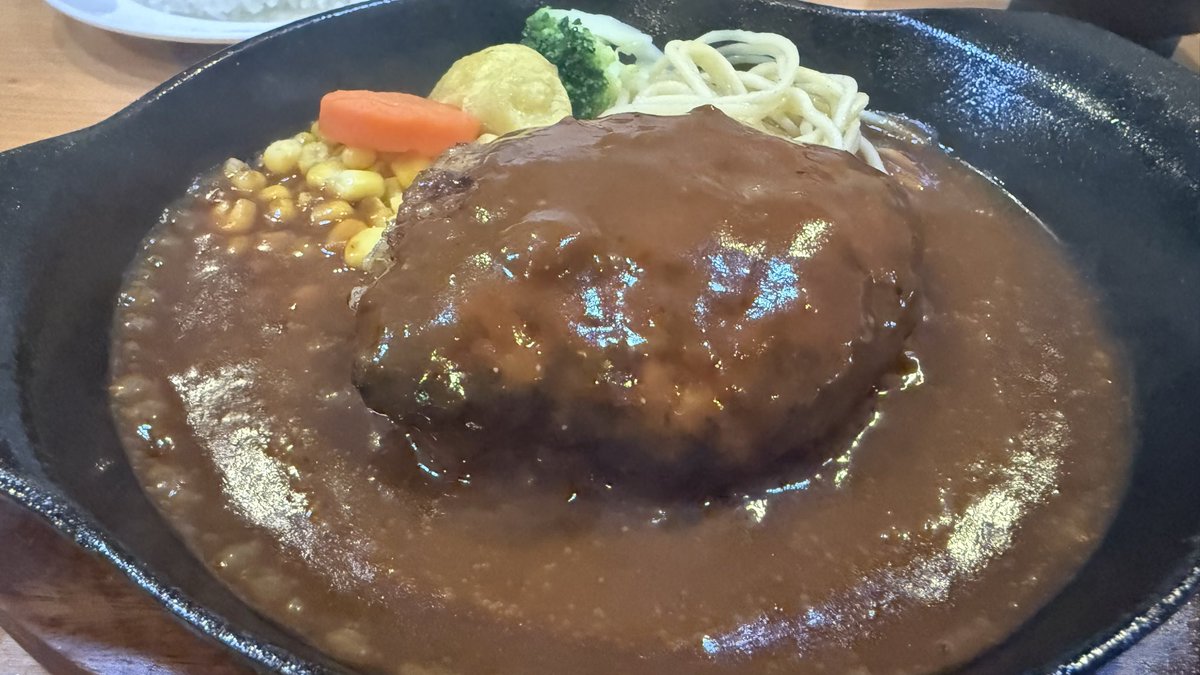 yamataccc's tweet photo. くれよん　佐賀県嬉野市

佐賀県轟の滝横にある美味しいハンバーグ屋さんです。

https://t.co/IOo5kQJWow https://t.co/k6Q3MB1J9R