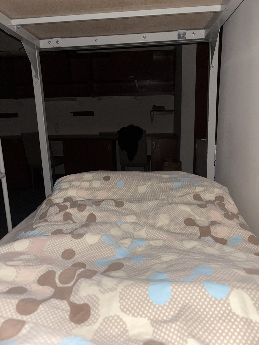 trabzonlumodric's tweet photo. Birazdan evrenin en kotu uykusunu çekeceğim 

Kykda ilk gece
Evden 1100km uzak
Odada kimse yok
Sabahtan beri yagmur yagiyo https://t.co/yI38pYOVfw