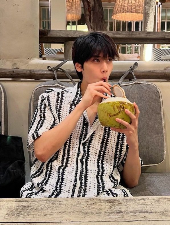 xerneasnai's tweet photo. #JoongDunk AU 🔞

— esek_esek_di_kebon_coklat.5gp

Nala hanya ingin minum kelapa muda, tetapi karena cara ia mendapatkannya tidak cukup baik dan ketahuan anak pemilik kebun, jadi.... https://t.co/6TW606FCdJ