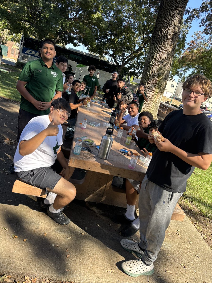 MantecaFootball's tweet photo. Huge thank you to the parents and MHS Booster Club for the awesome lunch as we head to Chico.  Buffs are fed and ready to roll!!!  🦬🏈💪🏼 https://t.co/aw8erRQSTo