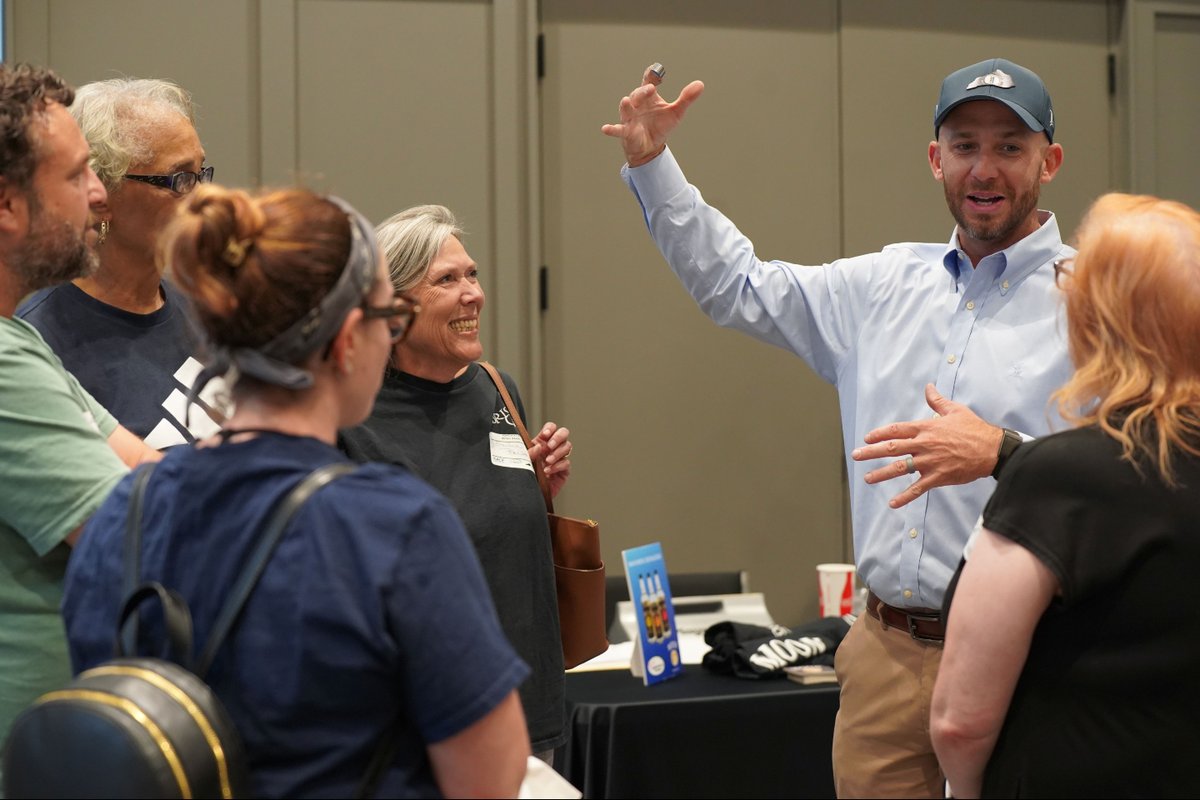 kentuckyag's tweet photo. Our second Kentucky Proud Vendor Expo was a huge success! Thank you to all of the retail-ready vendors who showcased their Kentucky Proud products and to everyone who came out to support these local businesses and producers. https://t.co/qgj1zFA5z5