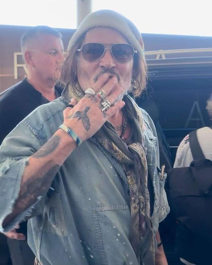 Johnnydeppcht54's tweet photo. @jDepp34225 I love you all 😘👄 https://t.co/TSjUSyoTMl