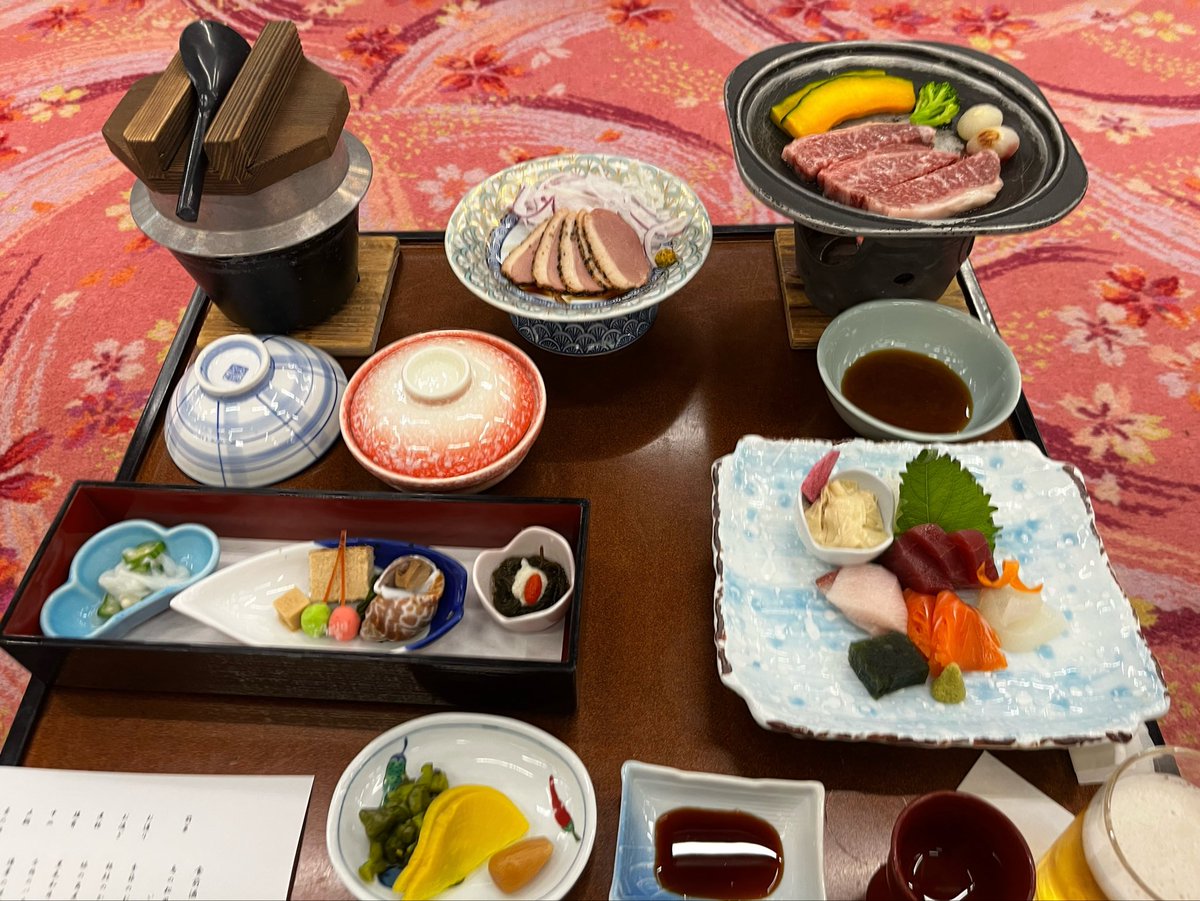 Sh1maRino's tweet photo. 綺麗なところで
泉質の良い湯船に浸かって
美味しいご飯とお酒が飲める
お金までもらえる

飲みニケーションが全てを台無しにしている https://t.co/7LeOhtZsWG