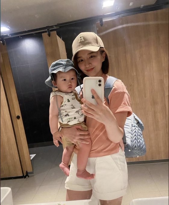 udwwlv022's tweet photo. なんか、なんかの間違いでもいいから、
フォローしてくれません？？

私、ソプ嬢ですが実はシンママなんです🥲
よろしくお願いします😭 https://t.co/YRZIUxNvgi
