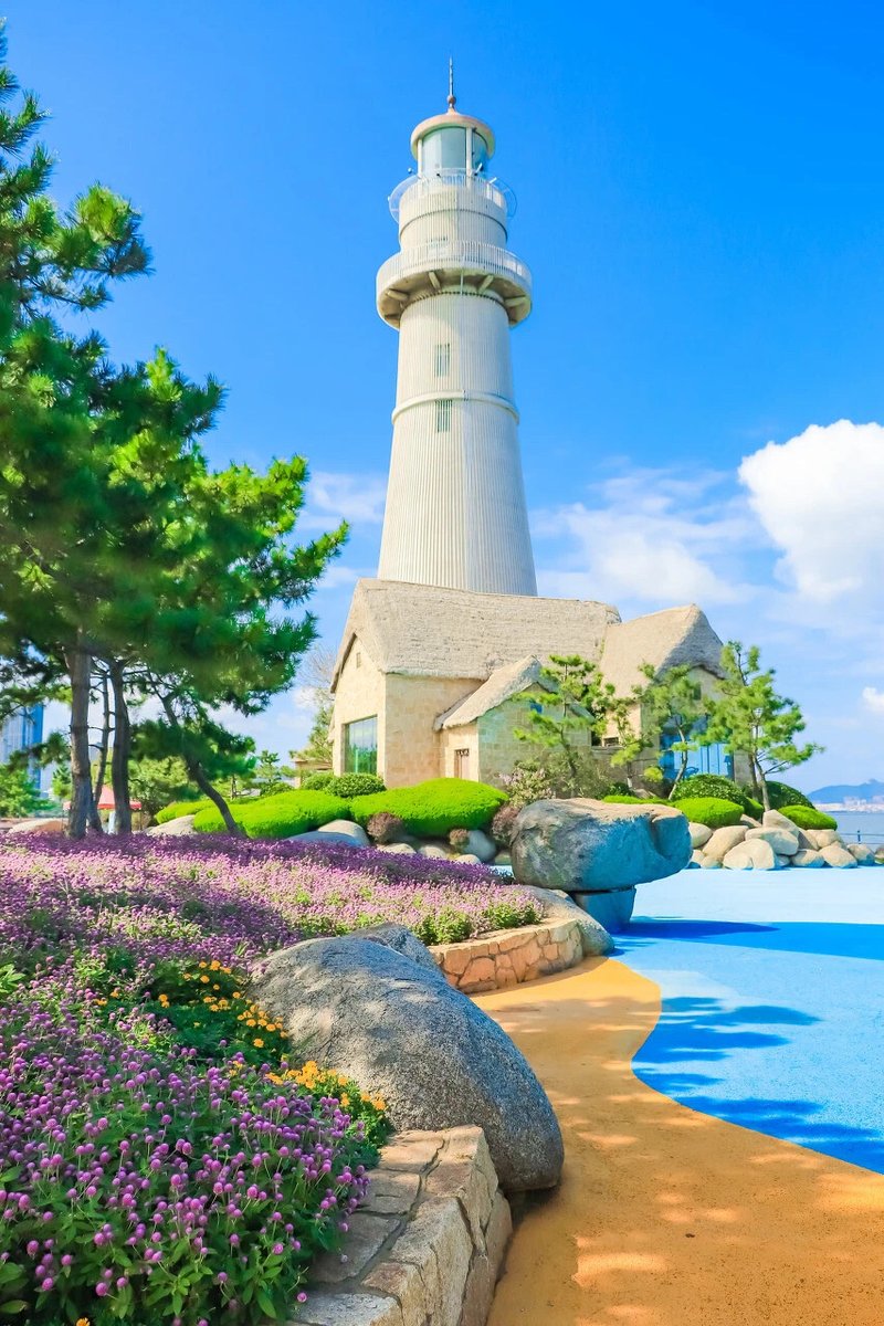 lsy73072's tweet photo. Just wrapped up a quick day trip to the coastal lighthouse—sea breeze, warm sunlight, and that perfect post-card view to kick off the weekend.， https://t.co/rlBDTmctQQ