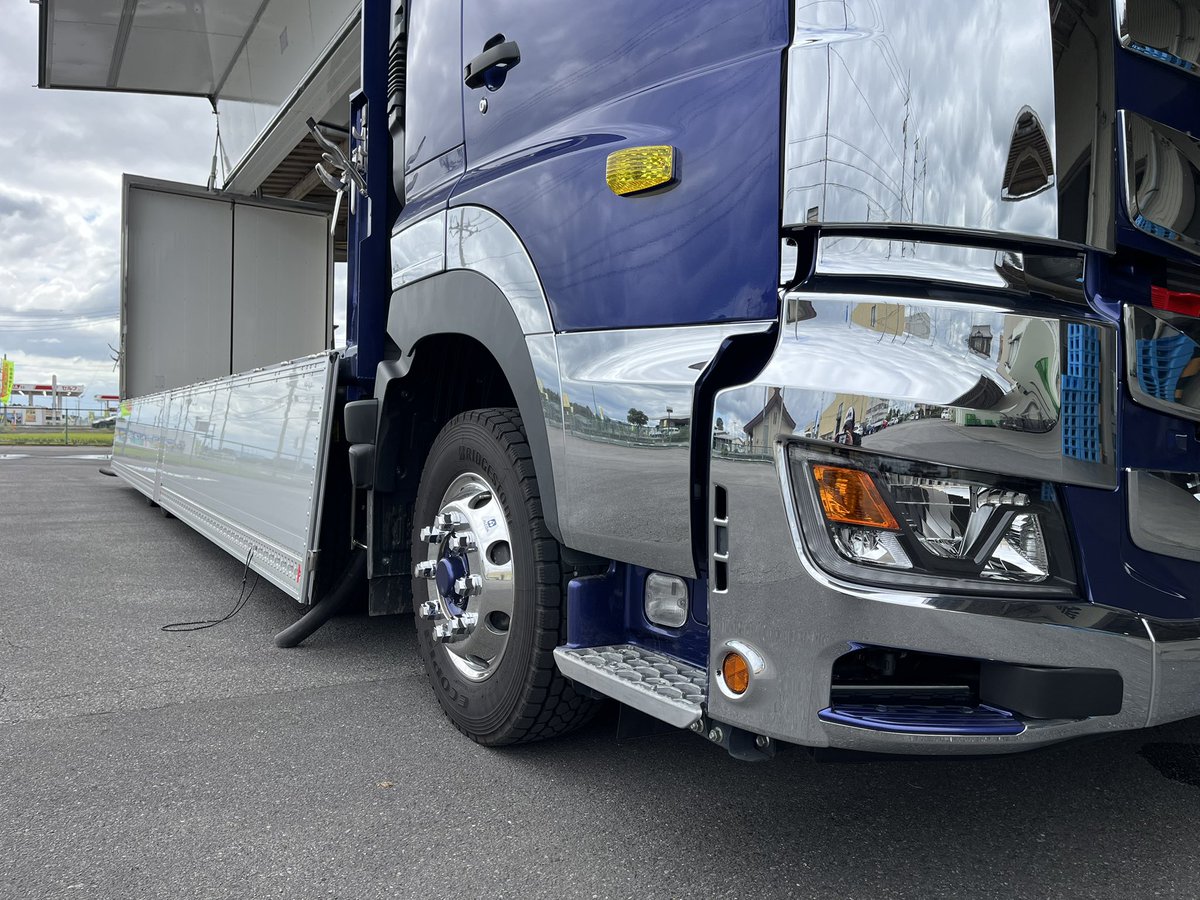 maruyasu_line's tweet photo. おはようございます☕️

仕事の相棒が新車になりました🚛✨ https://t.co/lch6jNM1XY